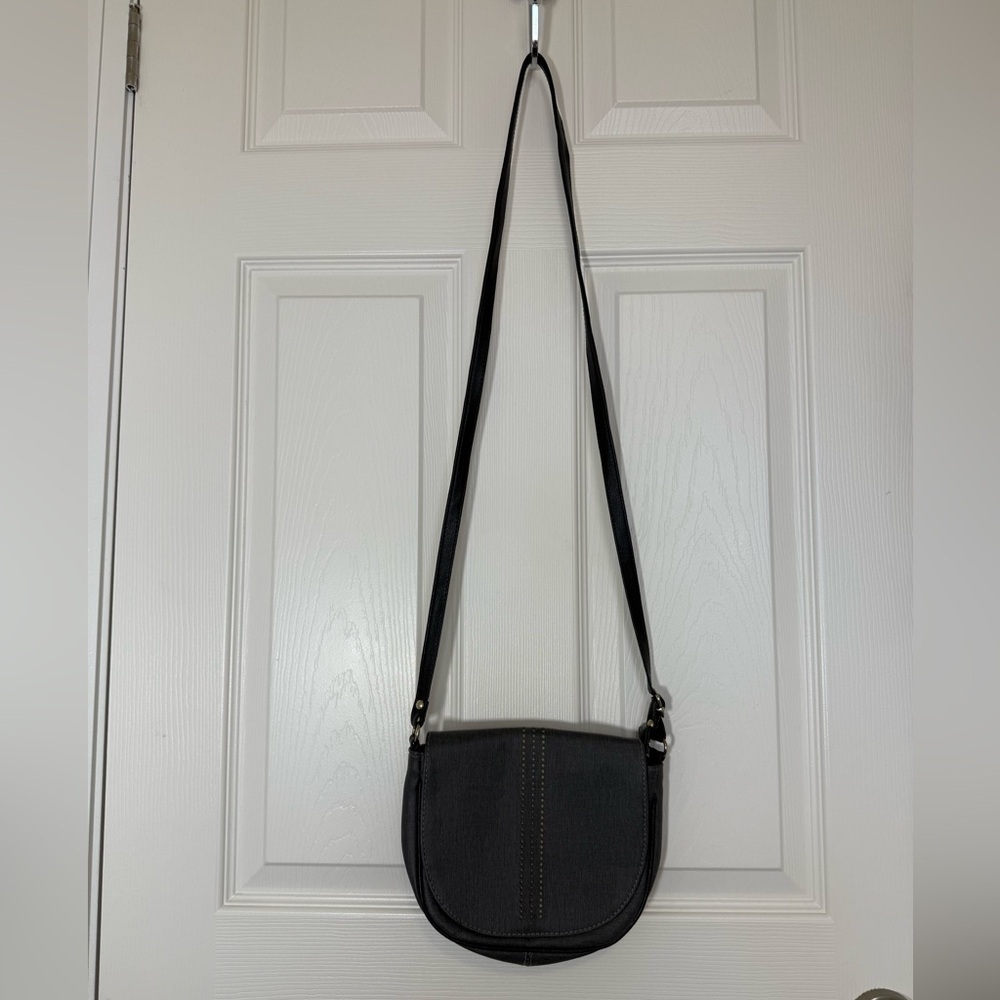 4/$20 Ardene Sleek Black Crossbody Bag - Picture 2 of 4